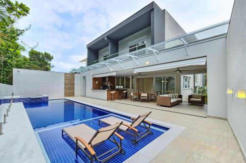 Riviera de Sao Lourenco Casa | Casa de 400m² e piscina próximo à praia