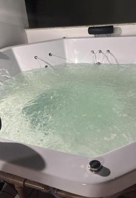 Vargem Pequena Casa | Casa de alto padrão com hidromassagem aquecida aceita pet perto da praia