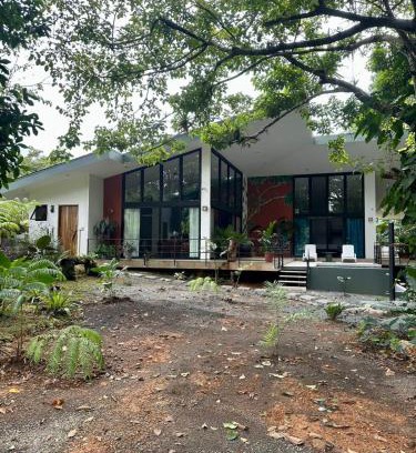 Naranjito Casa | Casa de Bosque con Piscina