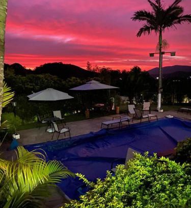 Santana de Parnaiba Casa | Casa de campo, com quadra de Beach Tennis, Volei e Fut Volei próxima a SP!