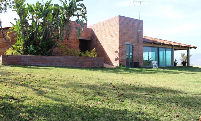 Tlajomulco de Zuniga Casa | Casa de campo con vista a la ciudad