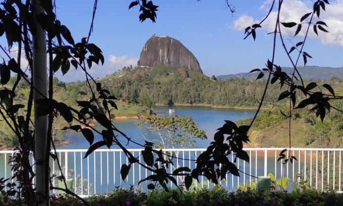 El Penol Casa | Casa de Campo Con Vista a la Piedra