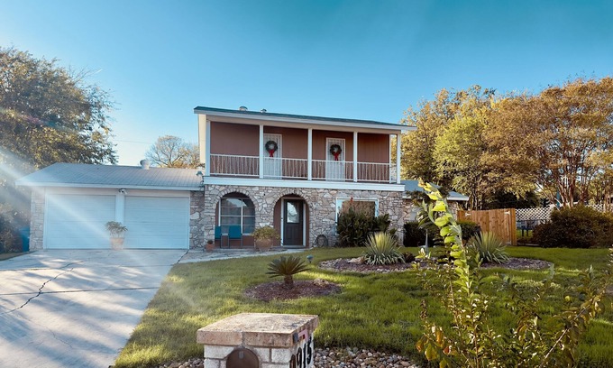 North San Antonio - SAT Casa | CASA De COLORES - HOLIDAY EDITION - Airport