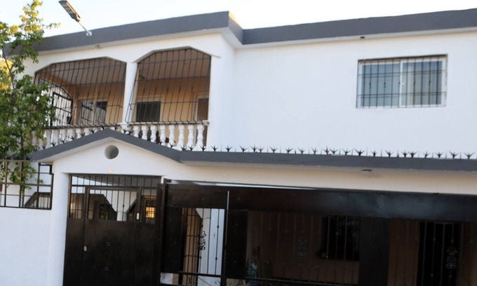 Mendoza Casa | Casa de dos niveles de concepto abierto en Santo Domingo Este. .