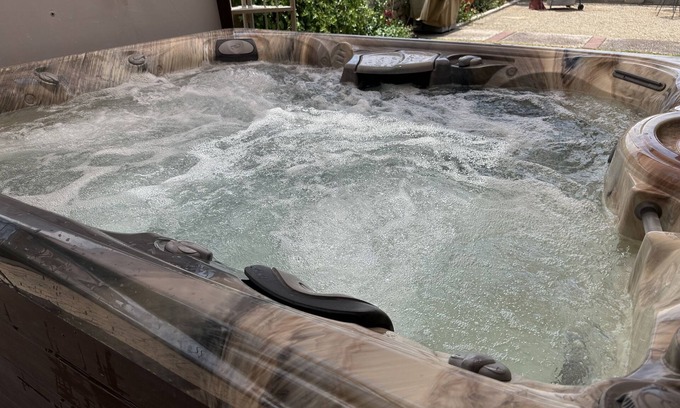 Las Cruces Casa | Casa de Flores 3 recámaras, 2 baños con jacuzzi cubierto