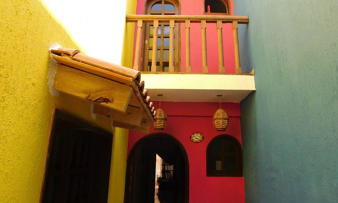 León Casa | Casona Luciernaga