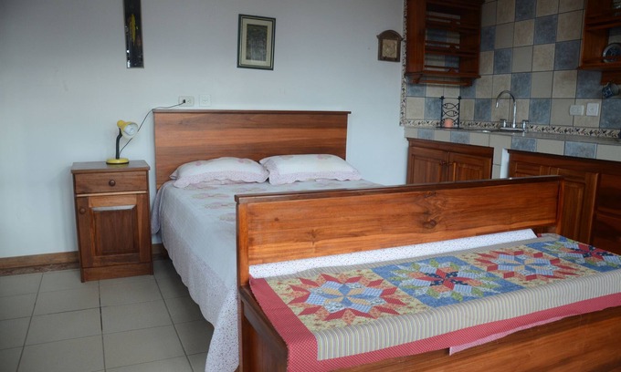 Turrialba Apartamento | Casa de la Brujita - Habitación doble con cocina y pabellón de jardín