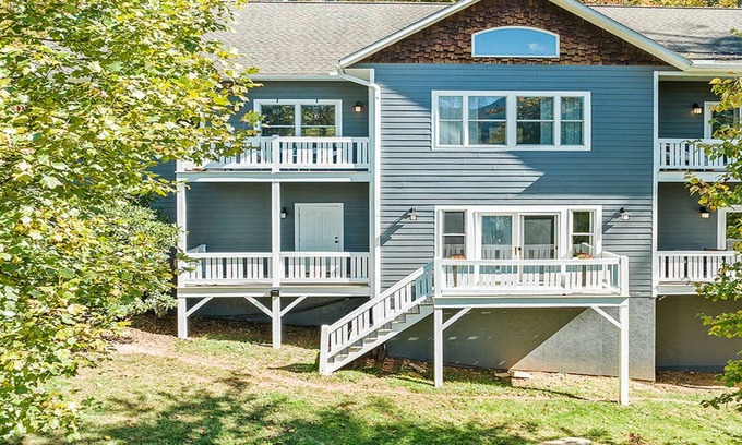 Lake Junaluska Casa | Casa De La Mijenta - Spacious 5-bedroom Modern Lodge in peaceful Lake Junaluska