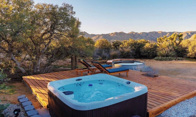 Yucca Valley Casa | Casa de Los Altos: Desert Garden w/ HotTub & Pool
