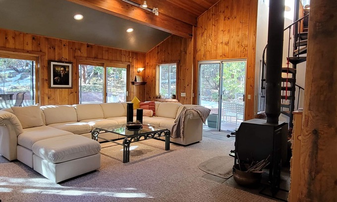 Pine Cove Casa | CASA de los ARBOLES! Delight & Solitude Abound in the "House of the Trees"