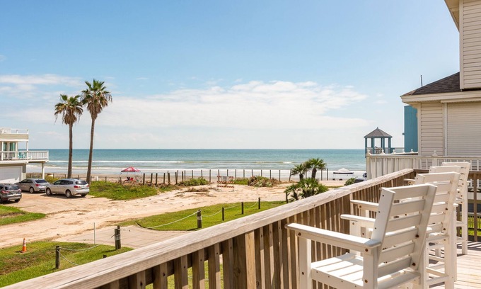 Pirates Beach Casa | Casa de Mar | Steps from the Shore & Ocean Views