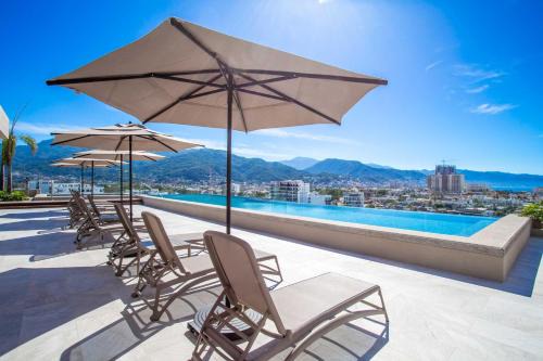 Díaz Ordaz Casa | Casa de Palm Springs, Luxe 2BR in Versalles