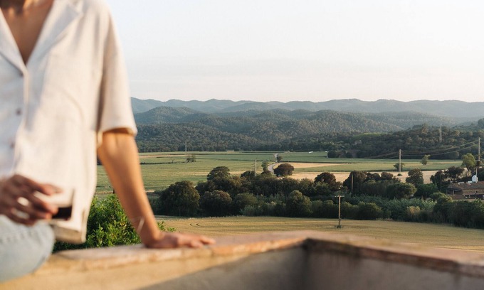 Cruilles Cabaña | Casa de piedra con jardín y vistas en Cruilles