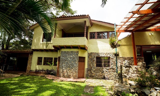 Santa Teresa Casa | Casa de Piedra Escazú