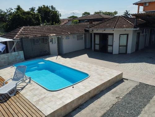 Ubatuba Casa | Casa de praia com piscina para 08 pessoas