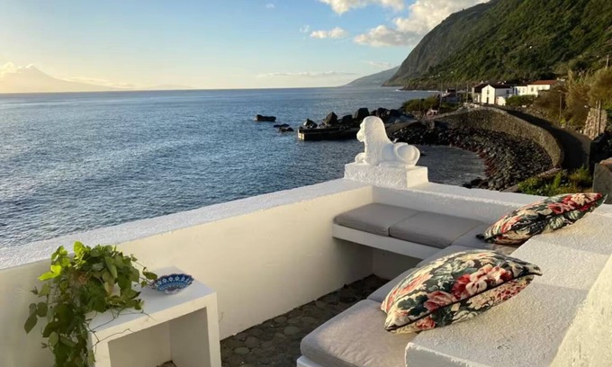 Santo Antao Casa | Casa de São João - Oceanfront 3BR/3BA Sunset View - Fajã de São João, São Jorge