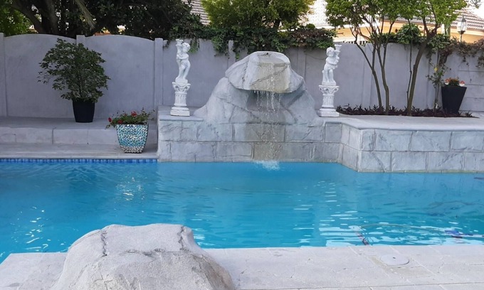 Farrarmere Cabaña | Casa de Santos B&B Cosy Cottage - close to OR Tambo Airport