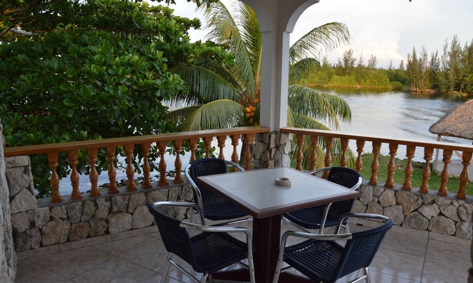 Municipality of Cienaga de Zapata Casa | Casa del Buzo