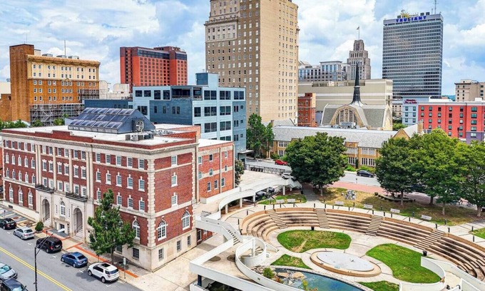 Winston - Salem Apartamento | Casa Del Jefe! Located In the Heart of Downtown, Casa del Jefe! Located in the Heart of Downtown