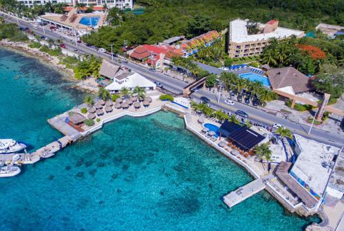 Cozumel Hotel | Casa del Mar Cozumel Hotel & Dive Resort with free access to an exclusive beach club