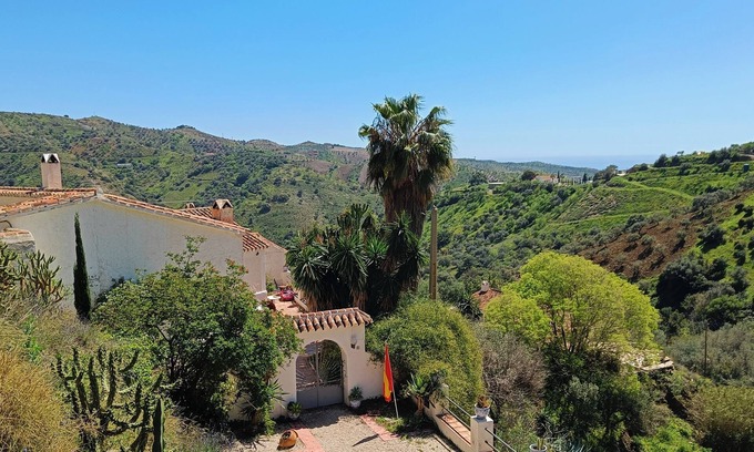 Moclinejo Cabaña | Casa del Palmas - Charming Private Villa with 2 Bedrooms. 25 minutes from Malaga