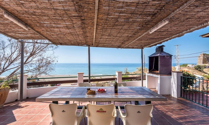Benajarafe Casa | Casa del Pipa Casa en la playa con magníficas vistas al mar, terraza