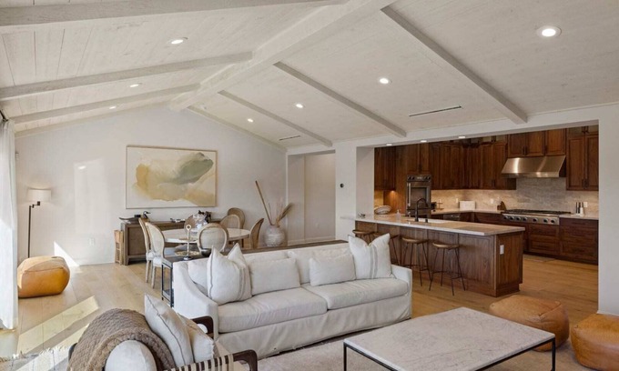Del Monte Forest Casa | Casa Del Sol: New Three Bed 3 Bath overlooking MPCC Fairway
