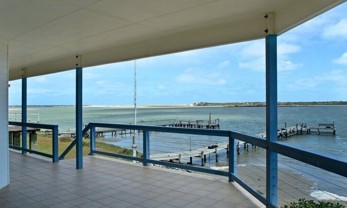 Nangkita Casa | Casa del Sol - 9 Goolwa Channel Drive Hindmarsh Island