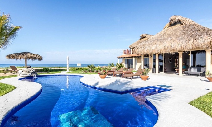 San Pedro Mixtepec Villa | Casa Delfin Villa de 3 Recamaras con Vista al Mar con amenidades de Resort