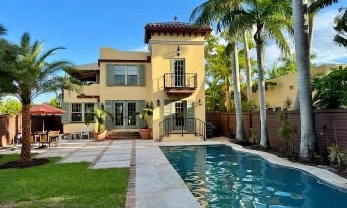 Old Northwood Historic District Casa | Casa Delfino - Savor Old World Charm with a Lush Poolside Retreat