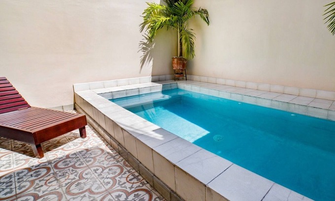Granada Casa | CASA DELUS Fabulous Home with Private in Door Pool within Tourist Location