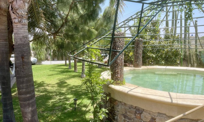 Tequisquiapan Cabaña | Hermosa Cabaña Magnolias para 21 personas con alberca/jacuzzi (Petfriendly)