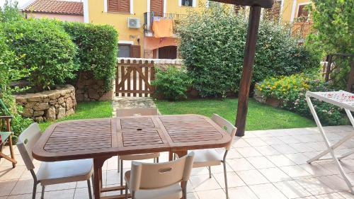 Porto Pollo Apartamento | Casa di Lu' - Bilocale con giardino - Porto Pollo