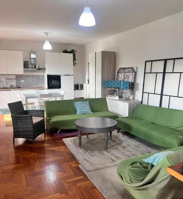 Civita Castellana Apartamento | Casa di Zoe apartment - Punto di sosta x bikes auto e moto a 20 minuti dall'autostrada - parcheggio privato - giardino con barbecue -