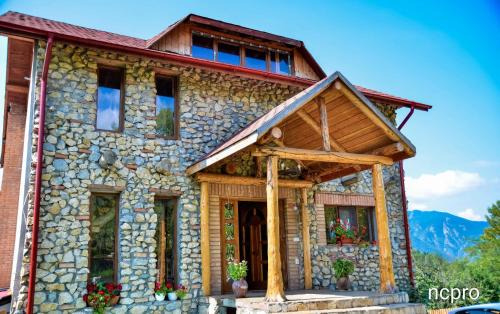 Perisani Casa | Casa din Piatra