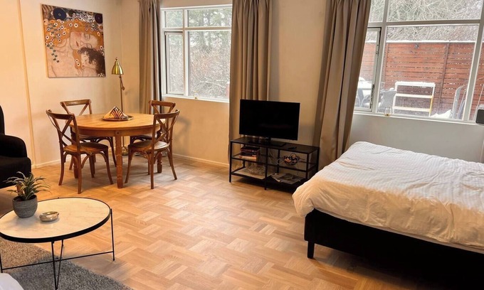 Heimar Casa | Casa Disa, Apartment, a Boutique Guesthouse in family friendly Laugardalur Park