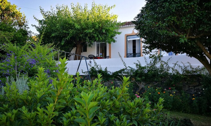 Angra do Heroismo Casa | Casa do Chafariz, a hideaway between green and sea