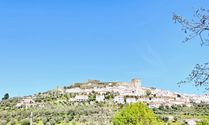 Castelo de Vide Villa | Casa do Martinho (vista frontal para o Castelo)