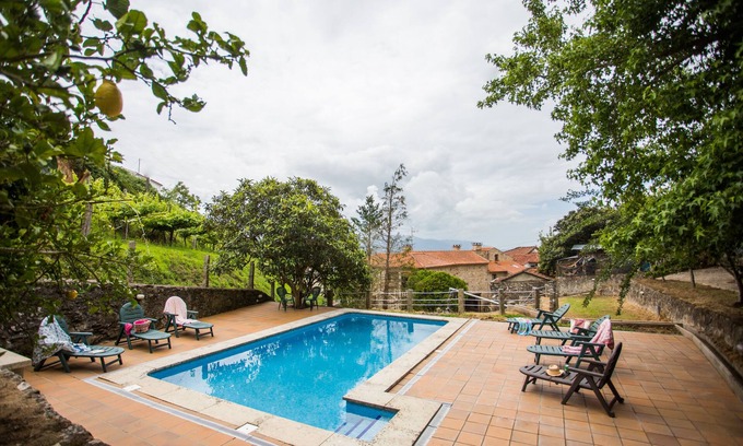 Valenca Villa | "Casa do moinho" jardín, piscina y barbacoa.