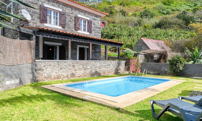 Arco da Calheta Cabaña | Casa do Pombal, a Home in Madeira