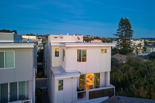 Downtown Casa | Casa do Sol by AvantStay Rooftop Deck w Ocean Views 2 blocks to Beach