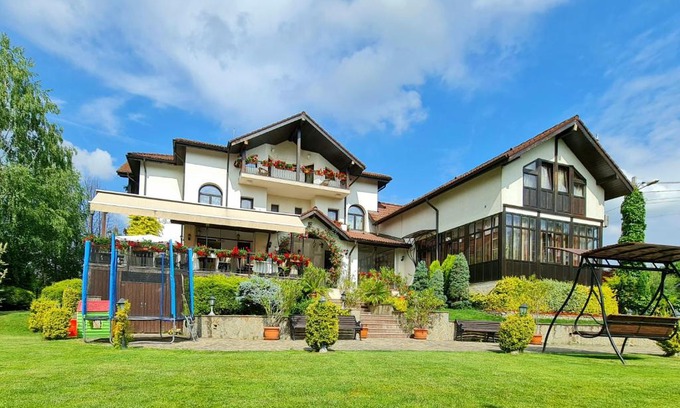 Curtea De Arges Hotel | Casa Domneasca