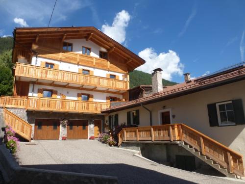 San Giovanni di Fassa Apartamento | Casa Dorich