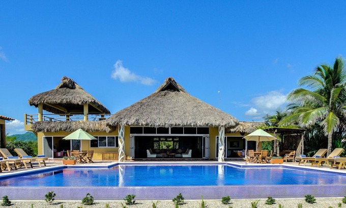 Santa María Colotepec Villa | Casa Doris con estilo frente al mar Villa Resort con servicio completo