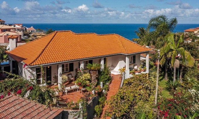 Ponta Delgada Casa | Casa dos Terços by An Island Apart