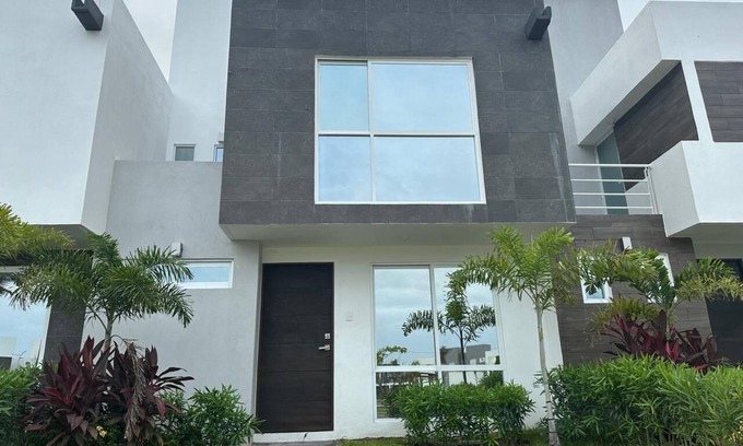 Puente del Mar Casa | Casa Dream Diamante Acapulco C4B, with private beach club.