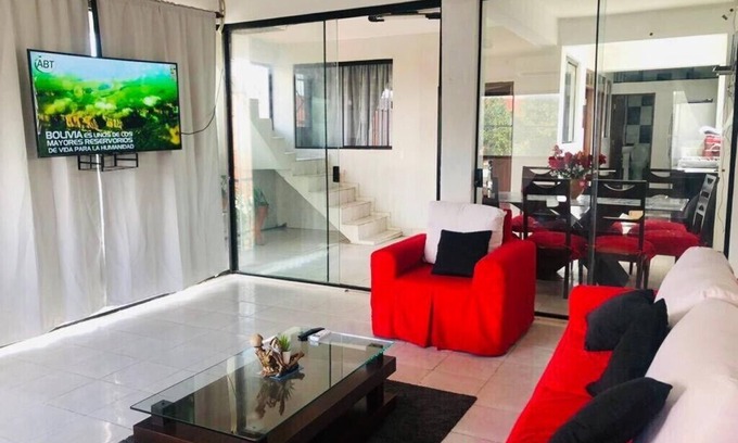 Santa Cruz Casa | ⭐️Casa entera de 4 dormitorios pasos de EXPOCRUZ , parkeo incluido 2/3 autos