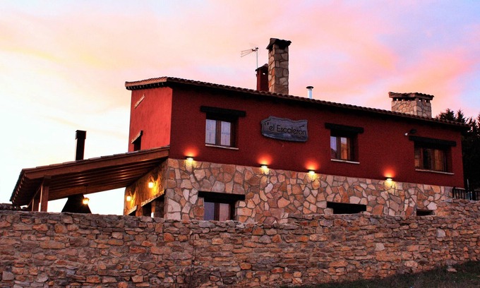 Una Casa | Casa el Escalerón | Patio con vistas, barbacoa y chimenea