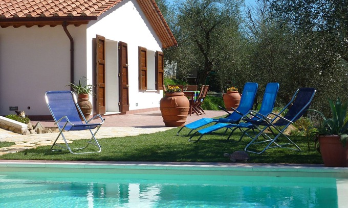 Santa Maria del Giudice Casa | CASA ELENA - Casa independiente con jardín cerrado y piscina para uso exclusivo