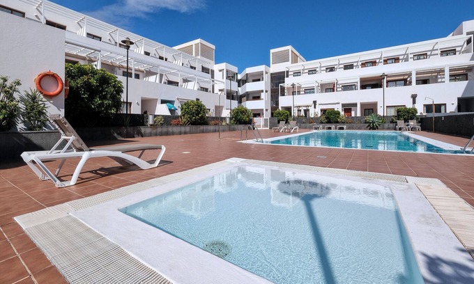 Costa Teguise Chalet De Esquí | Casa Elin, piscina comunitaria, wifi rápido y tranquilo